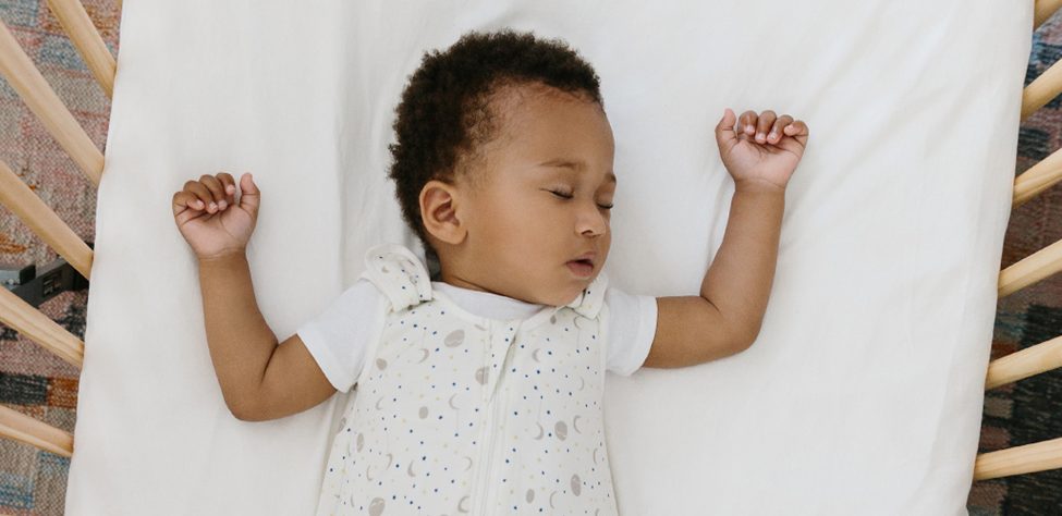 Babyslaap en ouder wilt slaapschema weten. Wanneer mag baby 12 uur slapen
