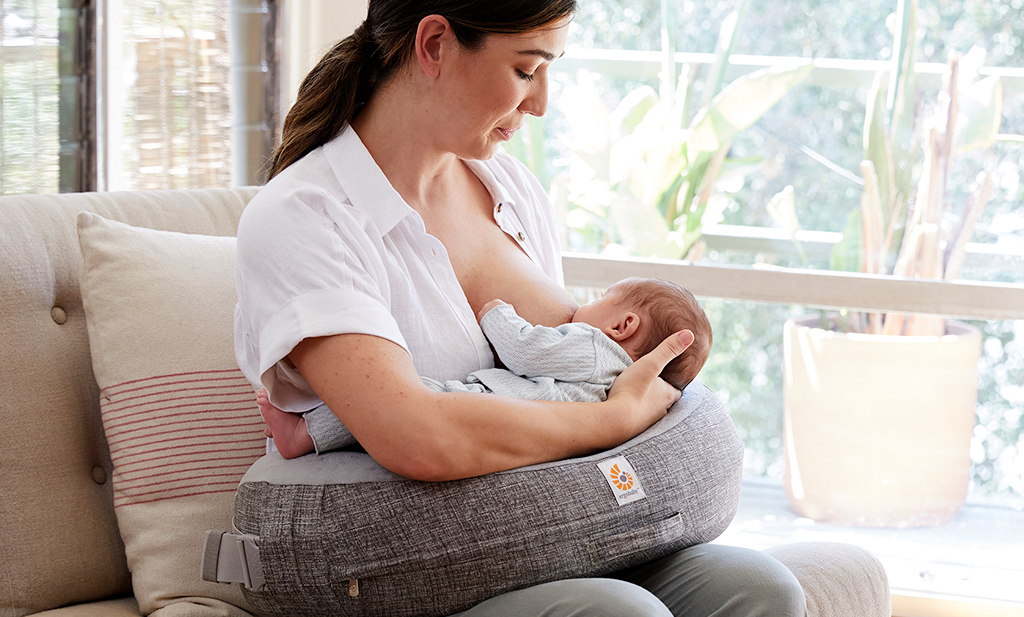 Borstvoeding moeder en pasgeborene pijnlijke tepels