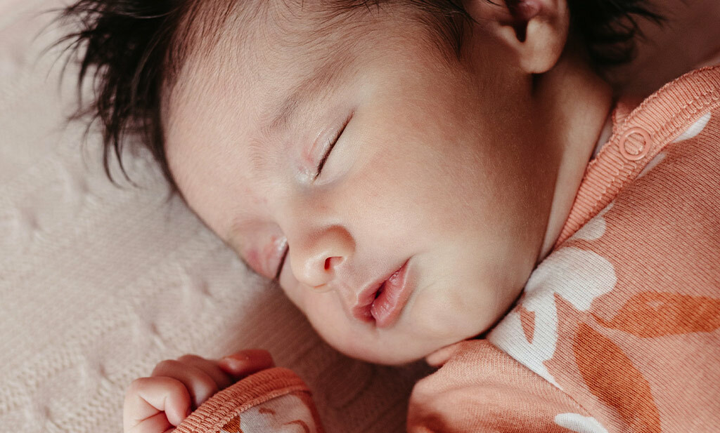 Slaapliedje wite ruis voor slapende baby