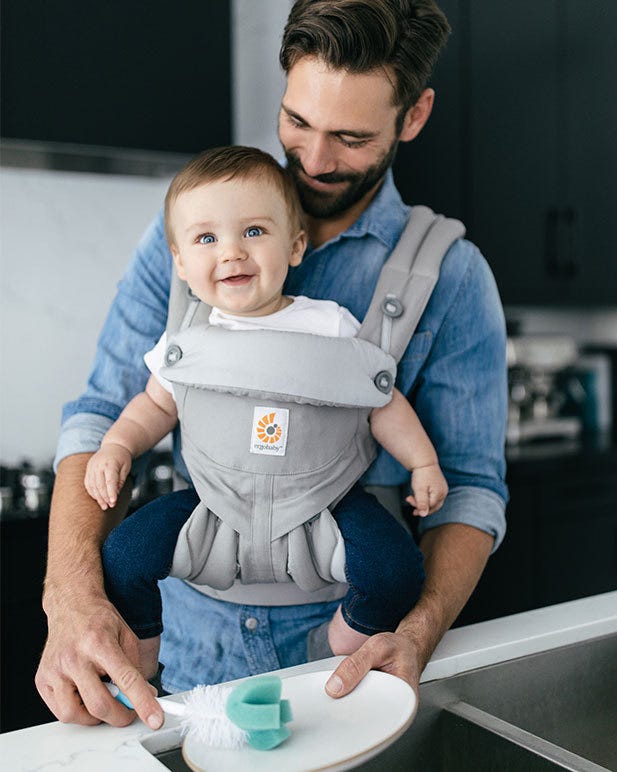 Schoonmaak met papa en dochter voor de lente