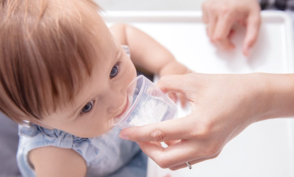 Moet je je baby water geven ondanks de borstvoeding?