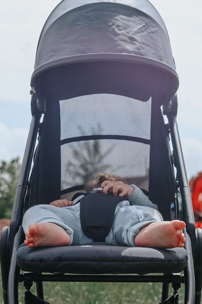 Babyslaap in kinderwagen